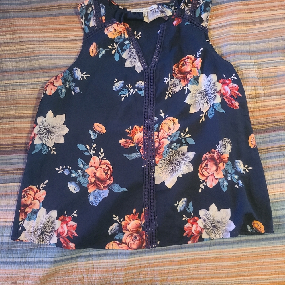 Sleeveless flower top
